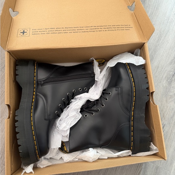 Dr. Martens Jadon leather platform boots - Picture 6 of 6